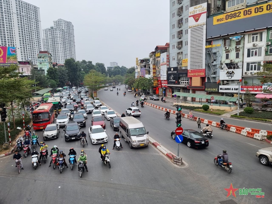 Người dân ùn ùn trở về Thủ đô sau kỳ nghỉ lễ Tết Nguyên đán Quý Mão 2023