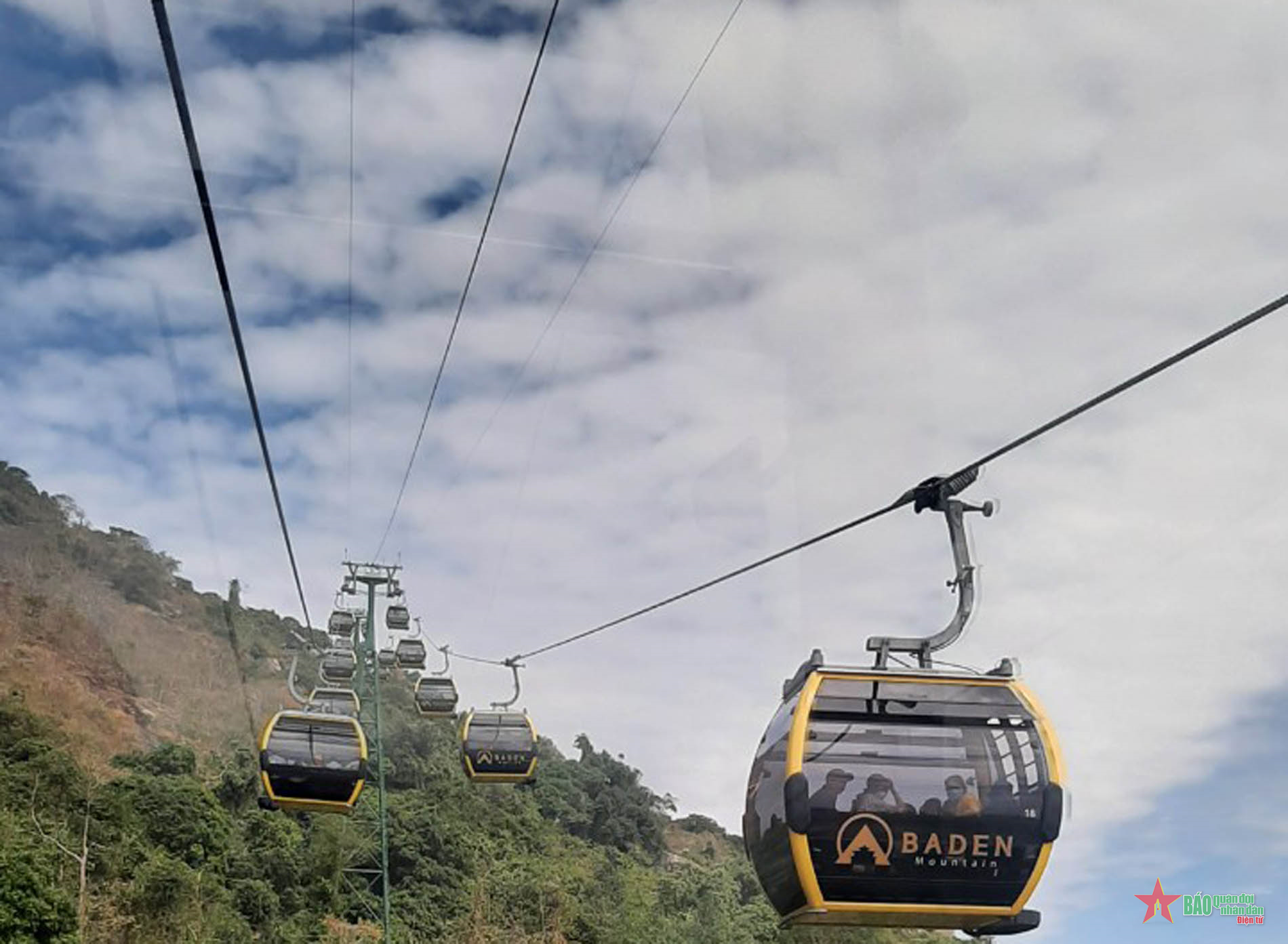 Nhộn nhịp du khách trẩy hội xuân núi Bà Đen, Tây Ninh