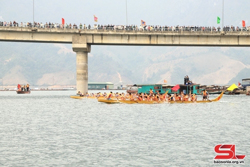 Lễ hội đua thuyền truyền thống năm 2023