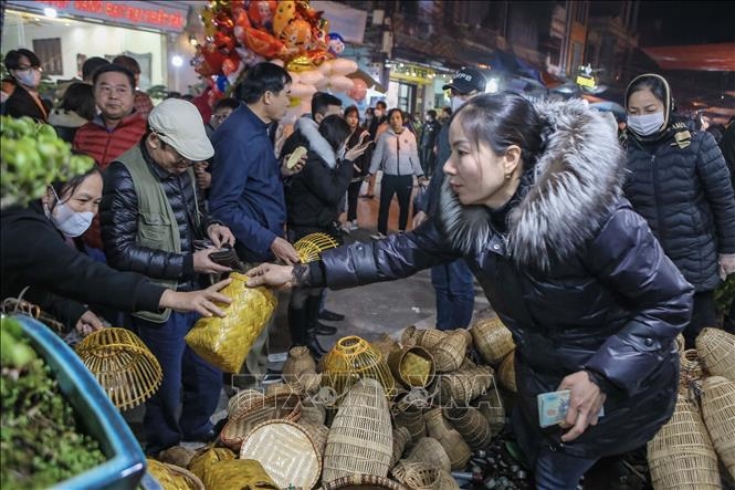 Tấp nập phiên chợ 