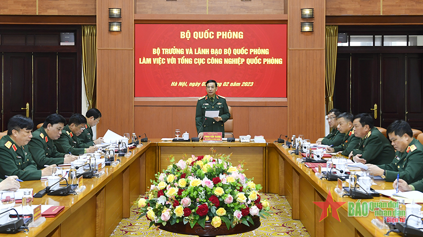 Chủ động, sáng tạo sản xuất, chế tạo trang bị kỹ thuật mới, hiện đại