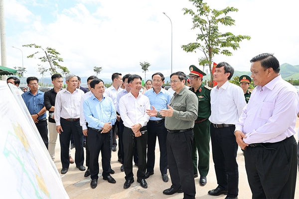 Thủ tướng Chính phủ Phạm Minh Chính khảo sát công trình trọng điểm tại Bình Định