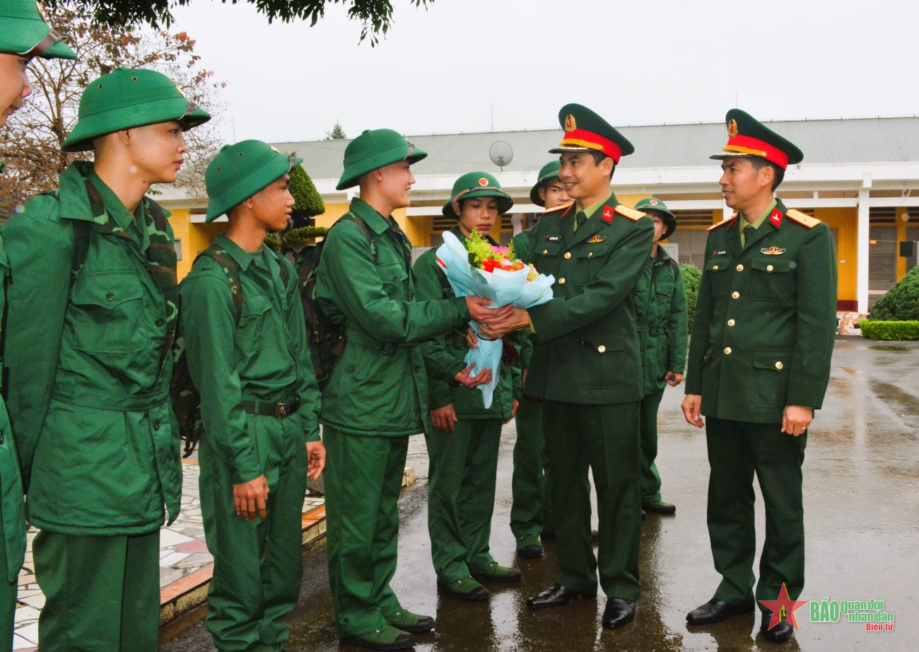 Ngày đầu quân ngũ của chiến sĩ mới Lữ đoàn Phòng không 241, Quân đoàn 1