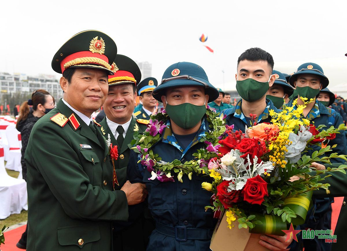 TRỰC TIẾP: Lễ giao, nhận quân năm 2023