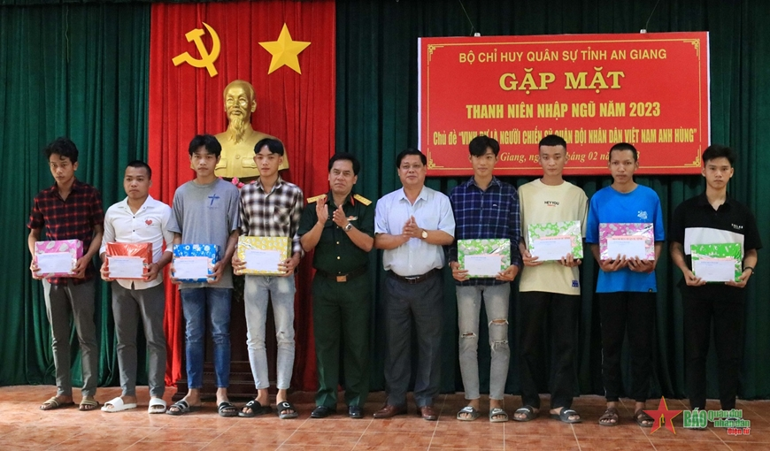 Bộ CHQS tỉnh An Giang gặp mặt thanh niên nhập ngũ tại huyện Tri Tôn