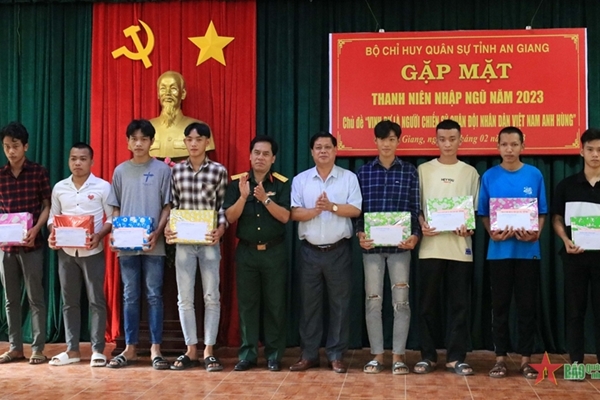 Bộ CHQS tỉnh An Giang gặp mặt thanh niên nhập ngũ tại huyện Tri Tôn