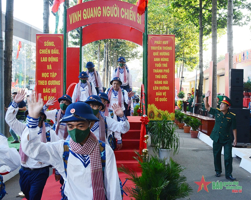 Thượng tướng Võ Minh Lương động viên thanh niên TP Hồ Chí Minh lên đường nhập ngũ