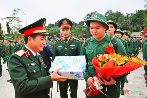 Huyện Sơn Dương, tỉnh Tuyên Quang giao, nhận quân bảo đảm chỉ tiêu, chất lượng
