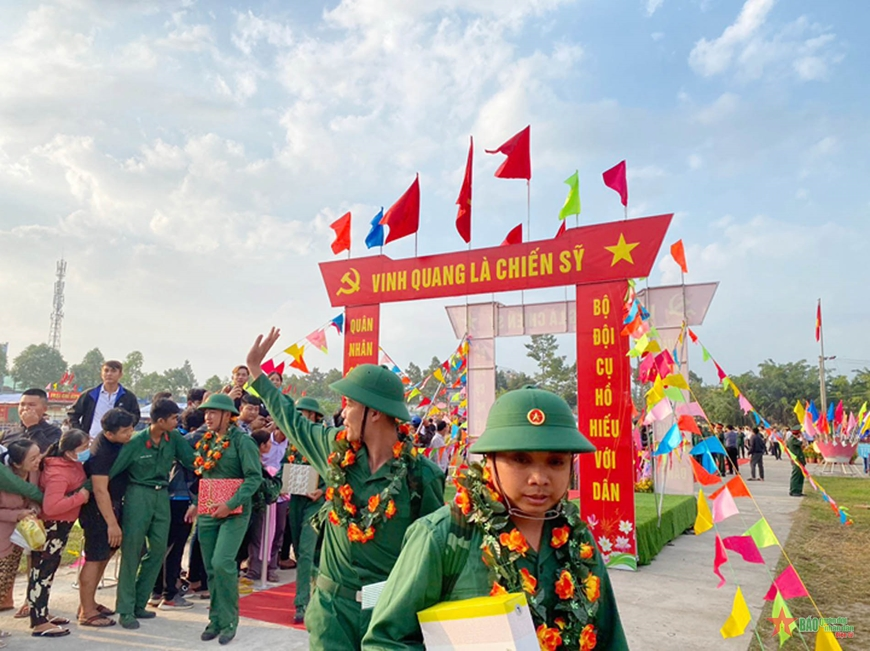 Các địa phương trong cả nước tổ chức giao, nhận quân bảo đảm chỉ tiêu, chất lượng
