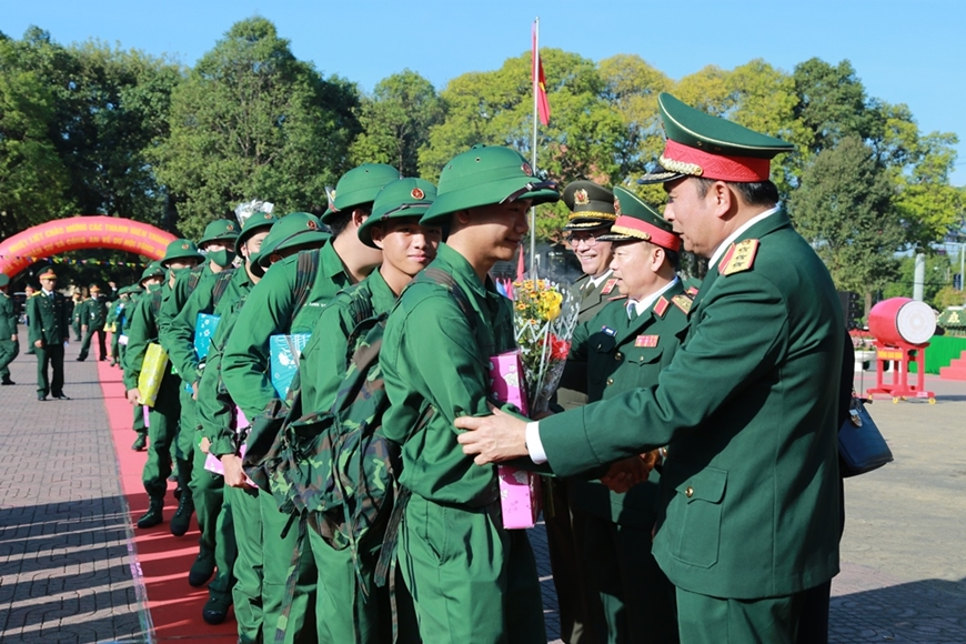 Các địa phương trong cả nước tiếp tục tổ chức giao, nhận quân trong sáng 8-2