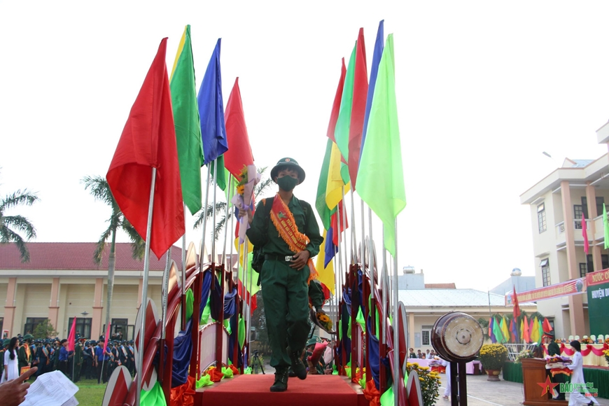 Thanh niên Quảng Nam hăng hái lên đường tòng quân