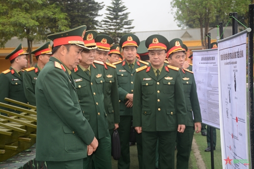 Thượng tướng Phùng Sĩ Tấn thăm và kiểm tra Lữ đoàn 144