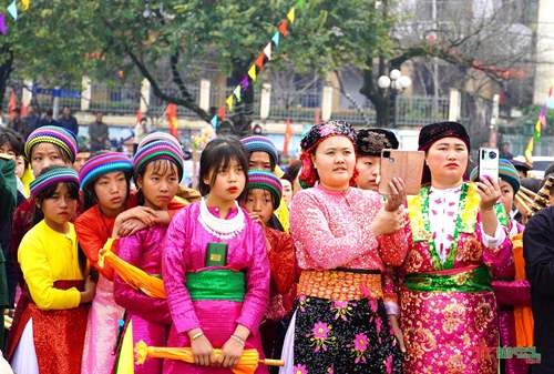 Sôi nổi ngày hội văn hóa dân tộc Mông
