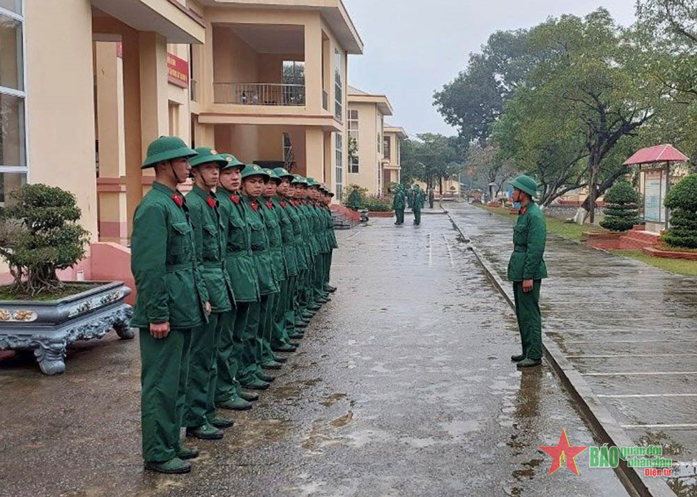 Ngày đầu thành chiến sĩ