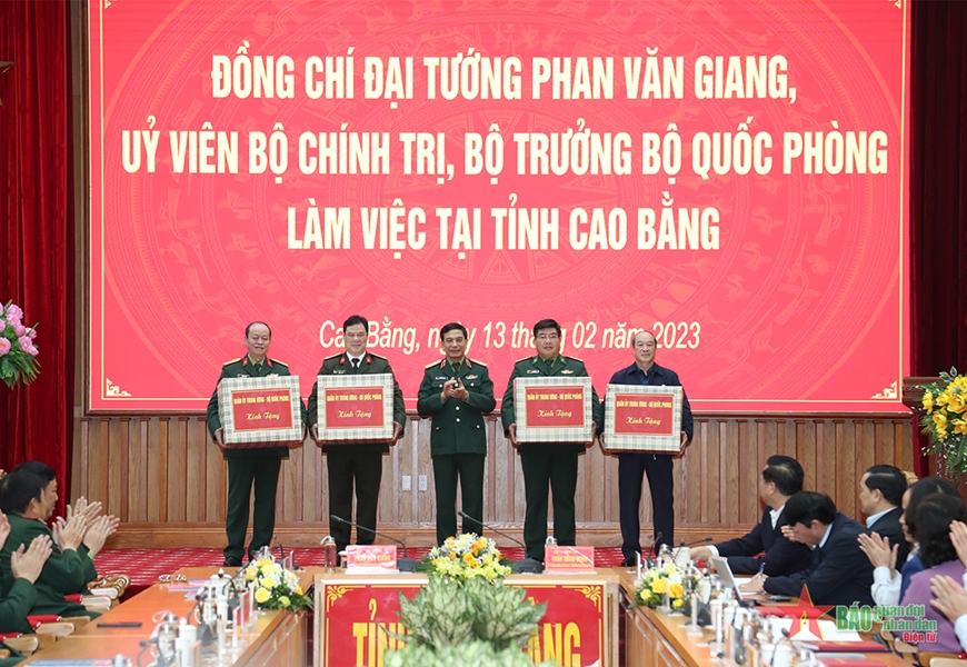 Đại tướng Phan Văn Giang làm việc với Tỉnh ủy Cao Bằng