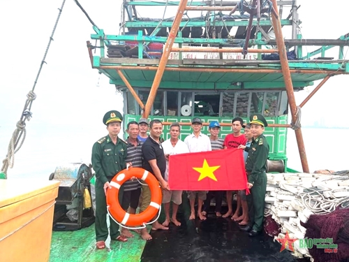 Tuyên truyền chống khai thác hải sản bất hợp pháp cho ngư dân TP Đà Nẵng