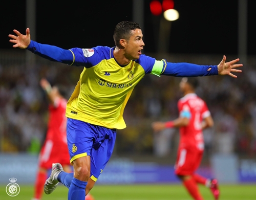 Ronaldo nhận giải cầu thủ xuất sắc nhất vòng 16 Saudi League