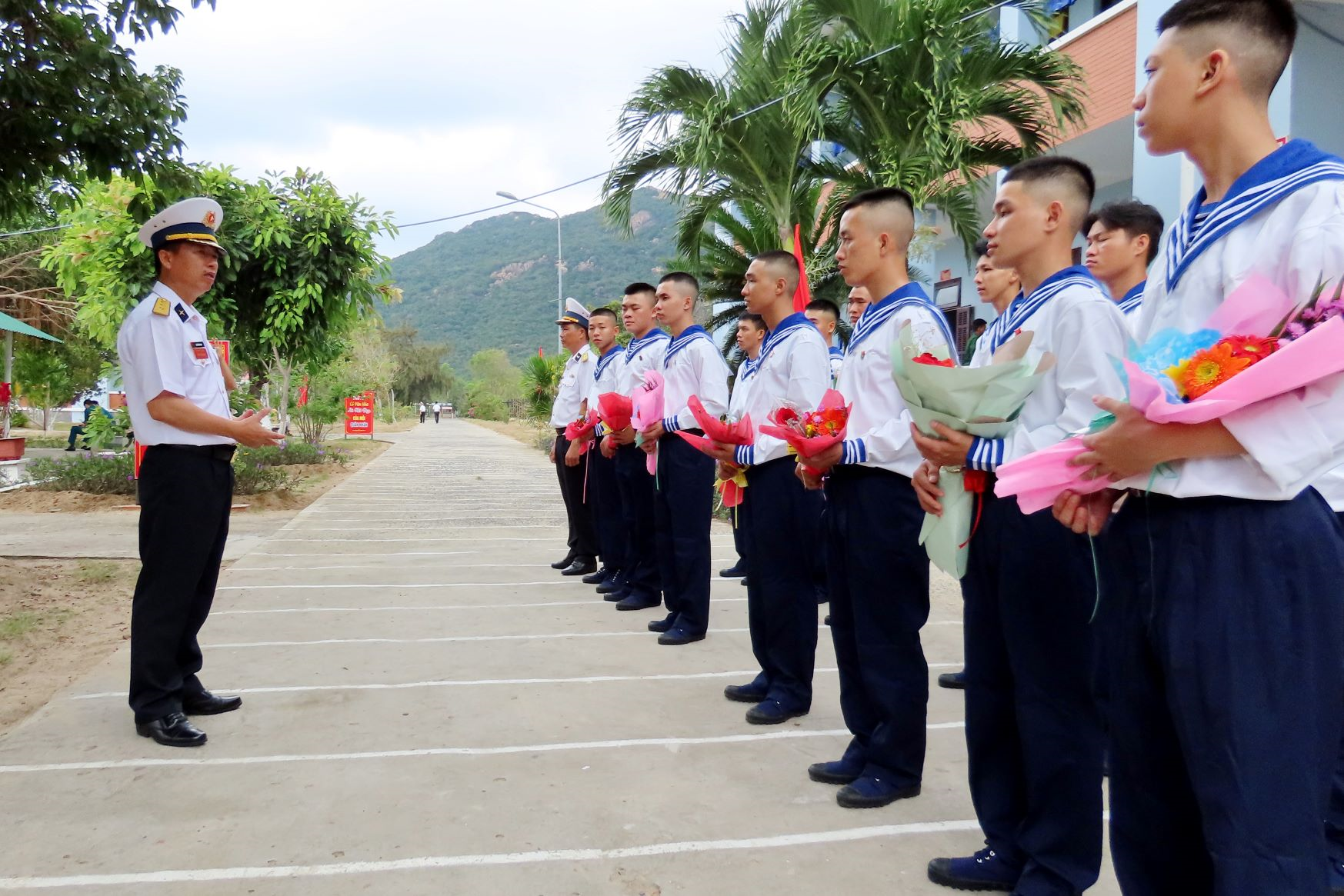 Giúp chiến sĩ mới nhanh bắt nhịp với môi trường quân ngũ