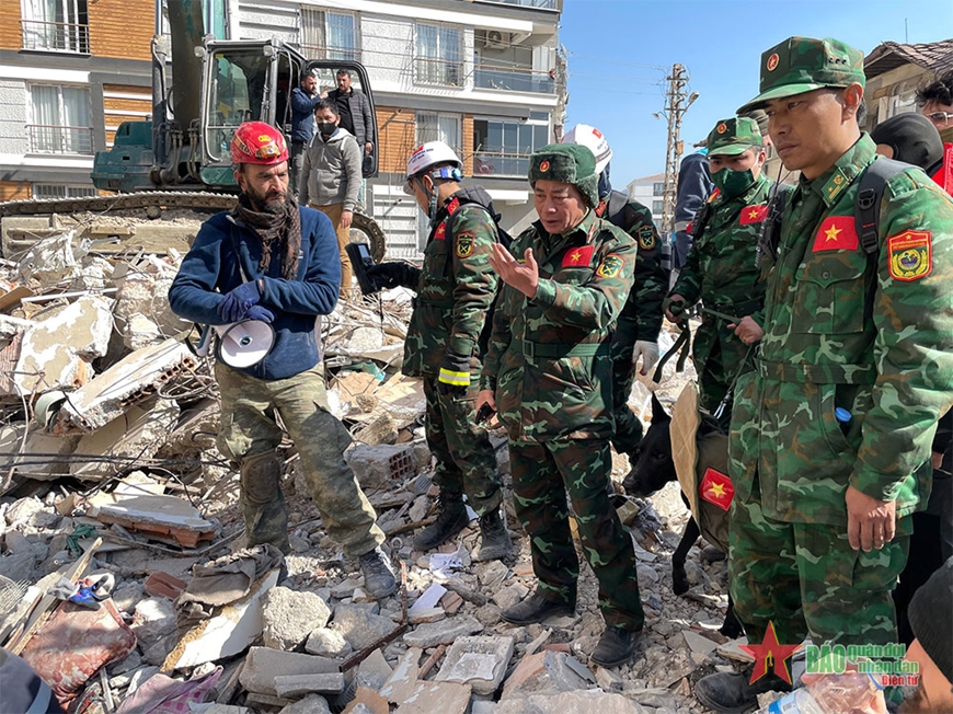 Quân đội nhân dân Việt Nam bắt đầu thực hiện cứu hộ tại Thổ Nhĩ Kỳ Quân đội nhân dân Việt Nam bắt đầu thực hiện cứu hộ tại Thổ Nhĩ Kỳ