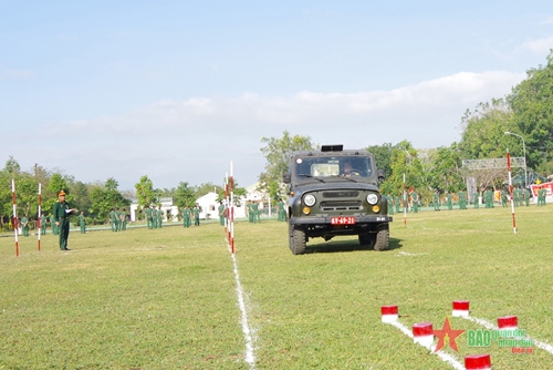 Bộ CHQS tỉnh Ninh Thuận tổ chức hội thi lái xe an toàn