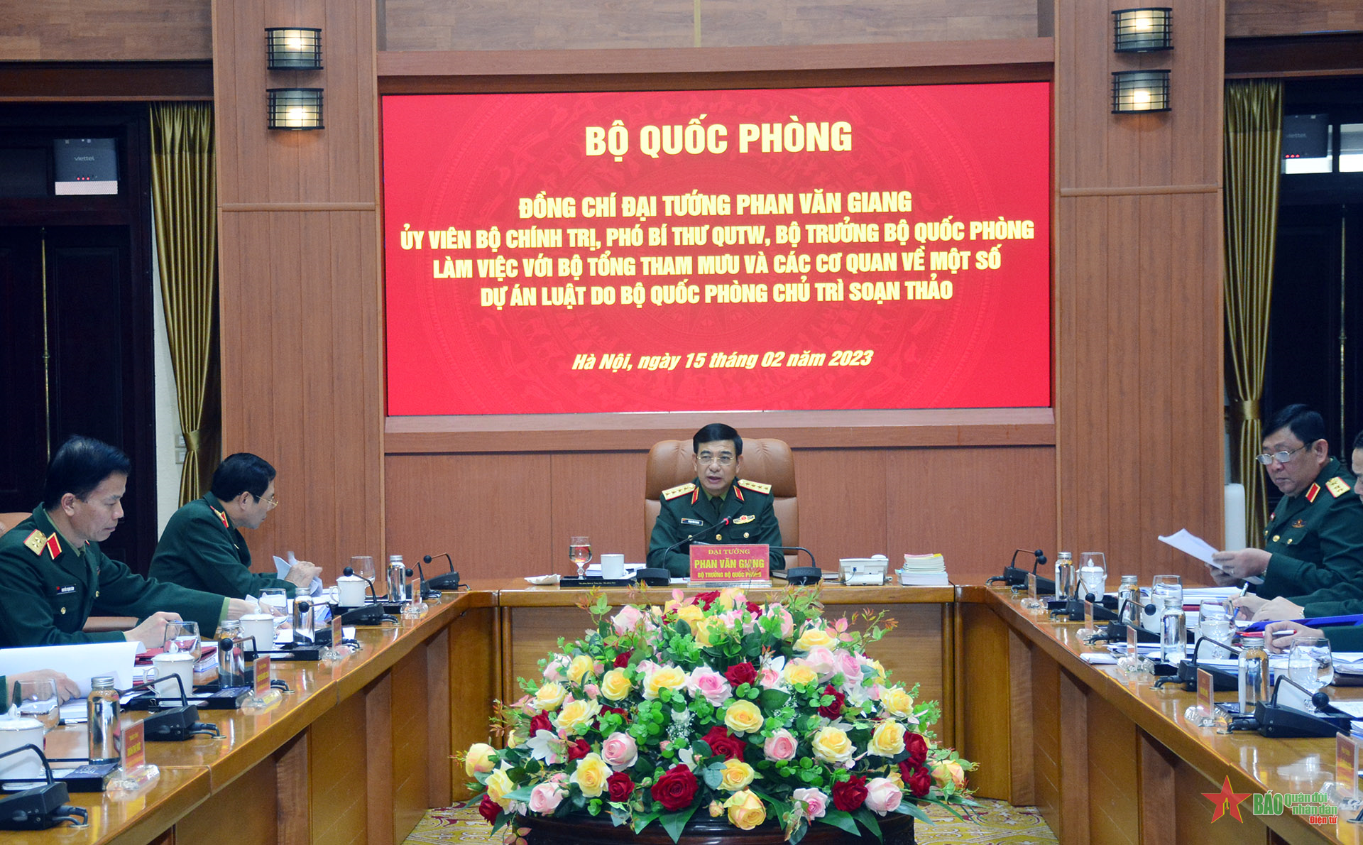 Gấp rút hoàn thiện xây dựng các dự án luật do Bộ Quốc phòng chủ trì soạn thảo