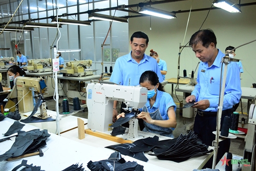 Ngành dệt may, da giày tại TP Hồ Chí Minh vượt khó, nỗ lực sản xuất