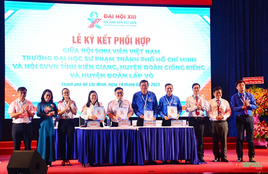 Phát huy vai trò của sinh viên xây dựng trường học hạnh phúc