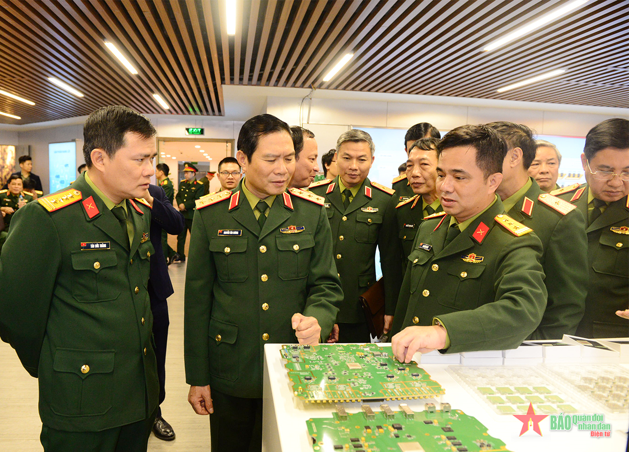 Thượng tướng Nguyễn Tân Cương: Viettel phải sản xuất được các loại vũ khí công nghệ cao