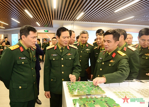 Thượng tướng Nguyễn Tân Cương: Viettel phải sản xuất được các loại vũ khí công nghệ cao