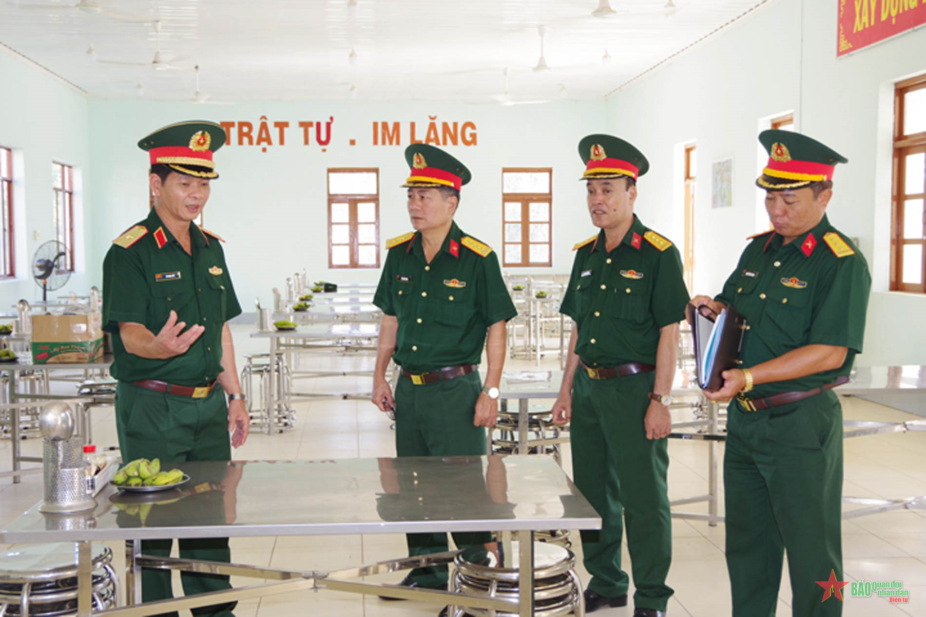 Quân khu 7 kiểm tra công tác chuẩn bị huấn luyện năm 2023 tại Trung đoàn 812