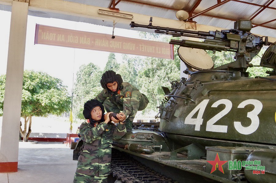 Tuyển sinh vào Trường Sĩ quan Tăng thiết giáp: Tiêu chuẩn thế nào?