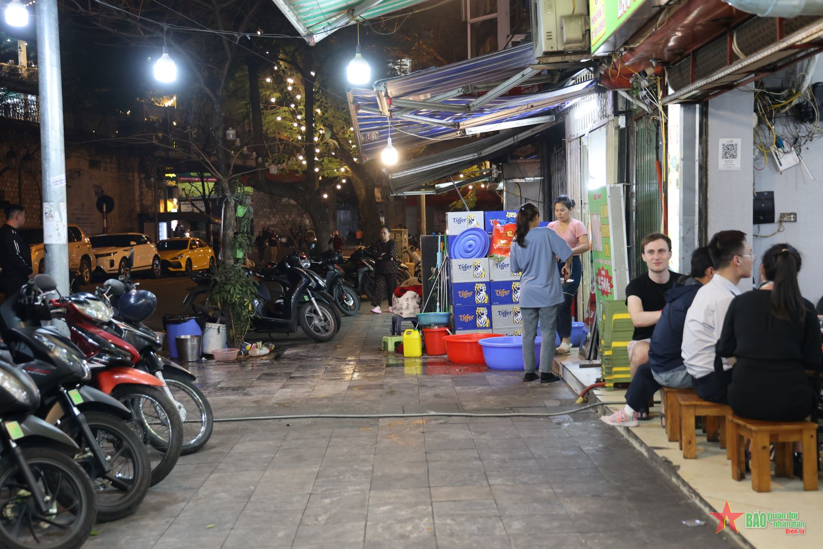 Hà Nội kiên quyết trong chiến dịch giành lại vỉa hè