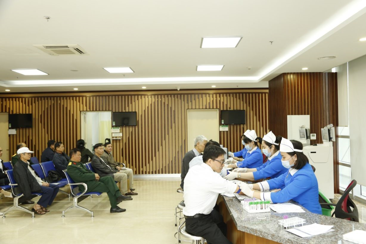 Phục vụ người bệnh như người thân

