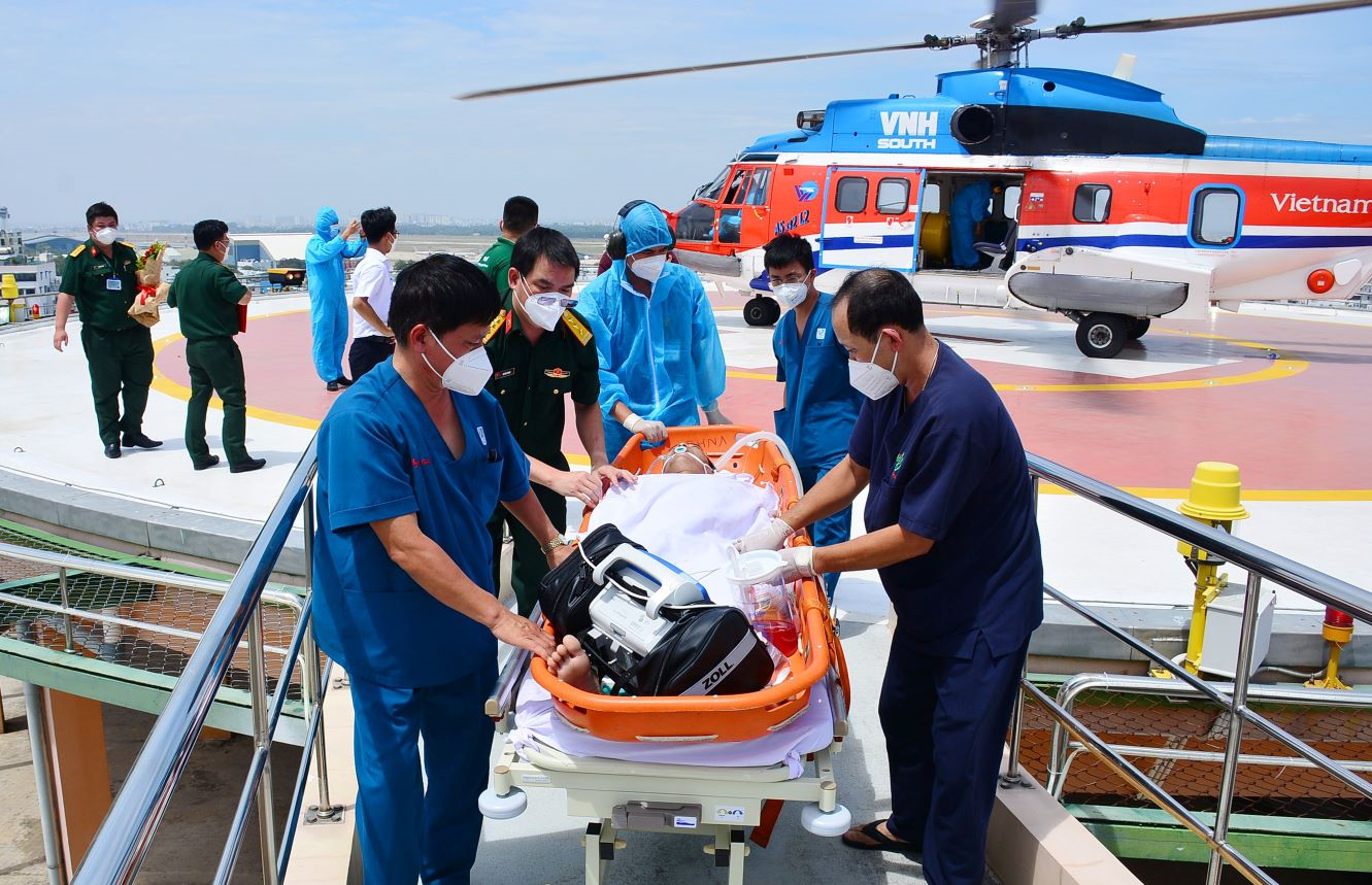 Nét đẹp thầy thuốc quân y

