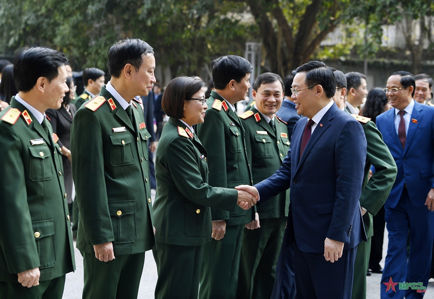 Chủ tịch Quốc hội Vương Đình Huệ thăm, chúc mừng Bệnh viện TƯQĐ 108
