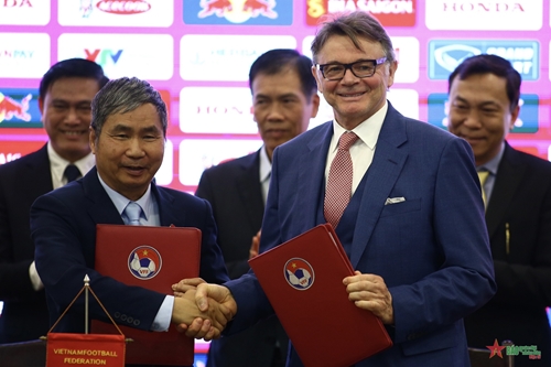 Huấn luyện viên Philippe Troussier: “Tôi muốn nâng tầm hơn nữa bóng đá Việt Nam”

