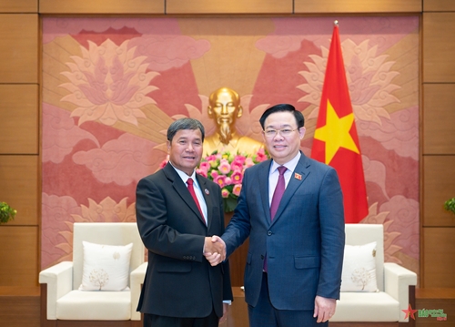 Chủ tịch Quốc hội Vương Đình Huệ tiếp Phó chủ tịch Quốc hội Lào Khambay Damlath