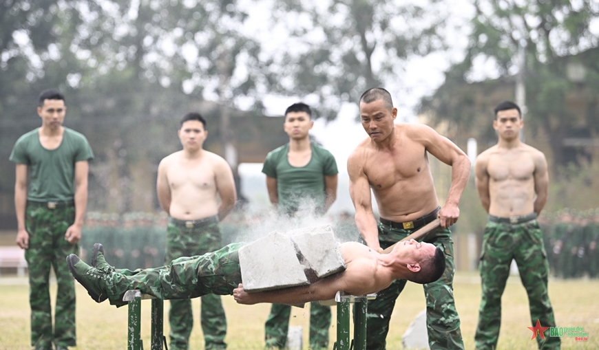 我要好好工作，不然除了美貌一无所有