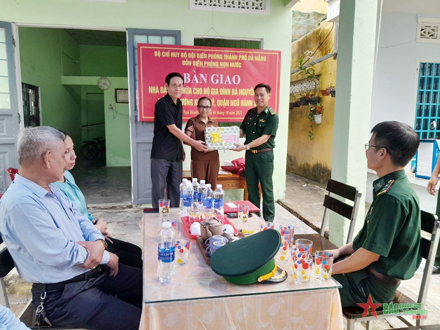 Rộn ràng ngày hội của tình đoàn kết quân dân nơi phố biển Rộn ràng ngày hội của tình đoàn kết quân dân nơi phố biển