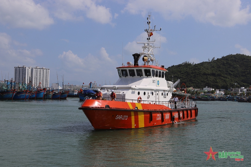 Vietnam MRCC cứu nạn thuyền viên người Ukraine vào bờ điều trị