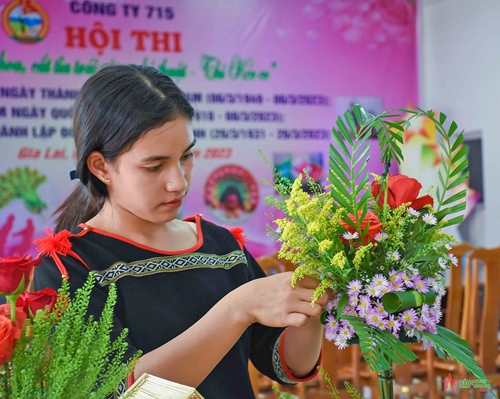 Hội thi “Cắm hoa, cắt tỉa trái cây nghệ thuật và kéo co” Công ty 715: “Gắn kết yêu thương”