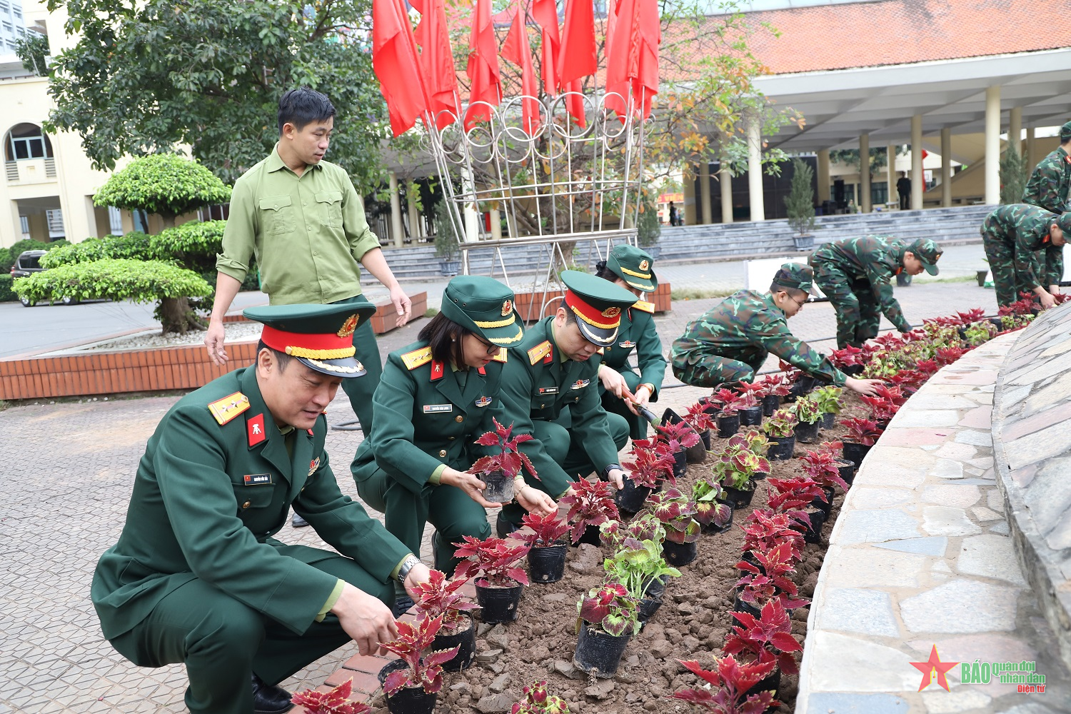 Thanh niên Học viện Kỹ thuật Quân sự xung kích, sáng tạo trong hoạt động dạy và học