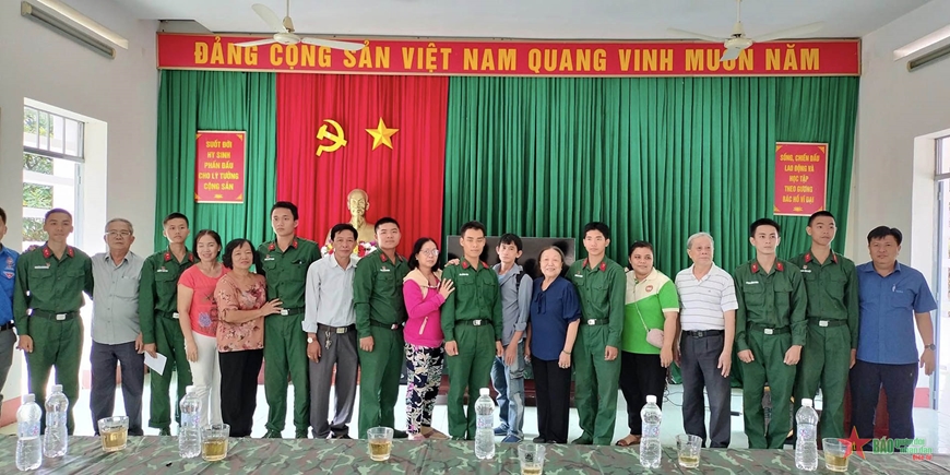 Sư đoàn 5 (Quân khu 7) họp mặt cấp ủy, chính quyền địa phương và gia đình chiến sĩ mới