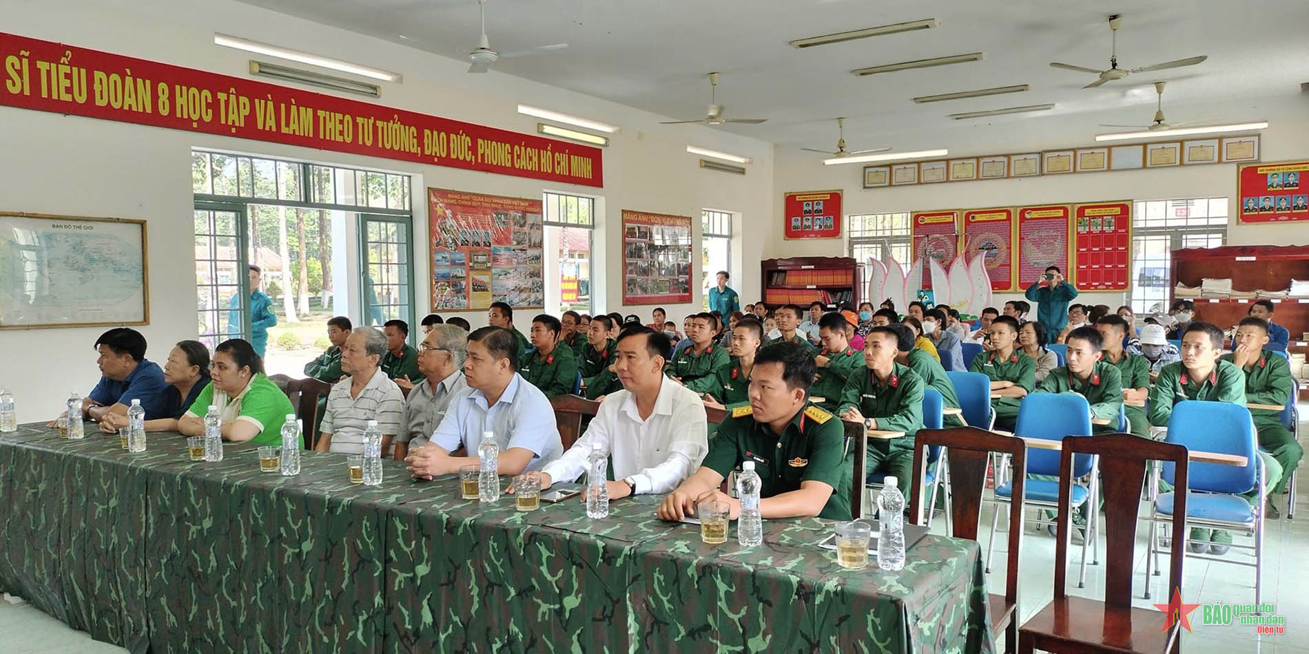 Sư đoàn 5 (Quân khu 7) họp mặt cấp ủy, chính quyền địa phương và gia đình chiến sĩ mới