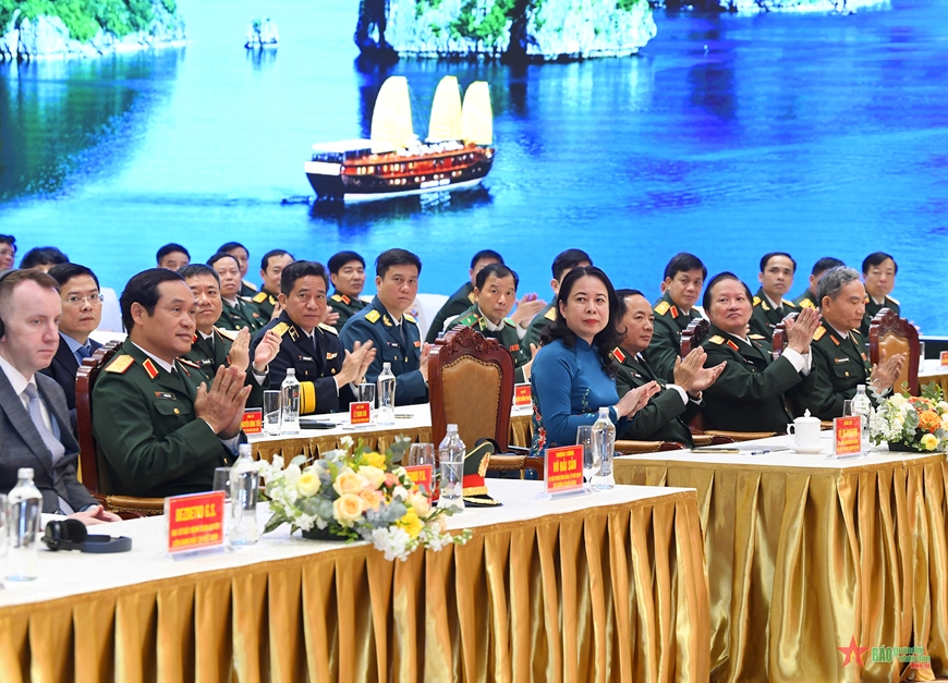 Trung tâm Nhiệt đới Việt - Nga đón nhận Huân chương Lao động hạng Nhất