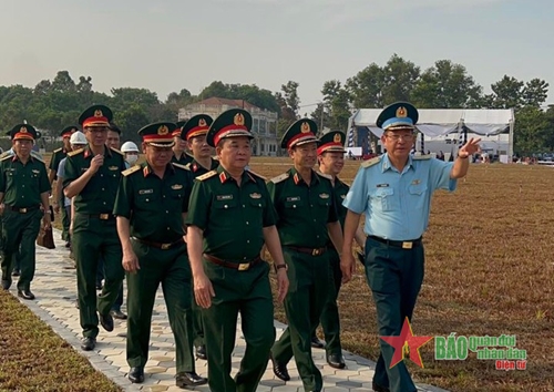 Thượng tướng Hoàng Xuân Chiến kiểm tra kết quả hợp tác khắc phục hậu quả chiến tranh