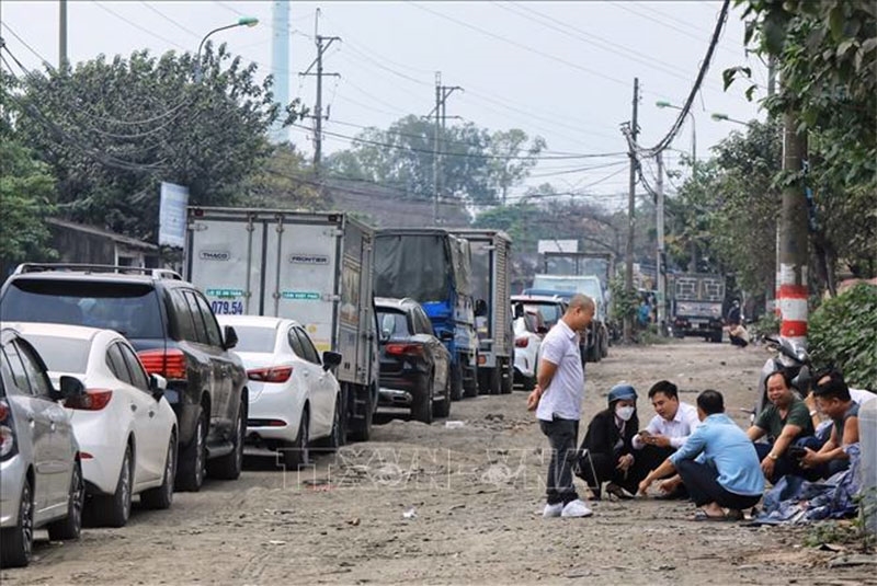 Hà Nội: Ô tô xếp hàng dài chờ đăng kiểm