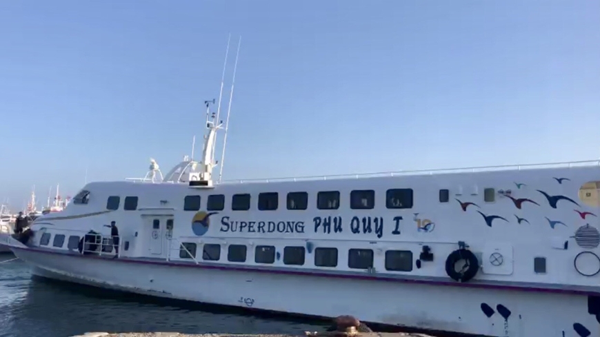 Bình Thuận: Đã tìm thấy được 3 thuyền viên ở sà lan gặp nạn trên biển