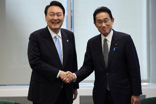 Nhật Bản và Hàn Quốc “phá băng” quan hệ