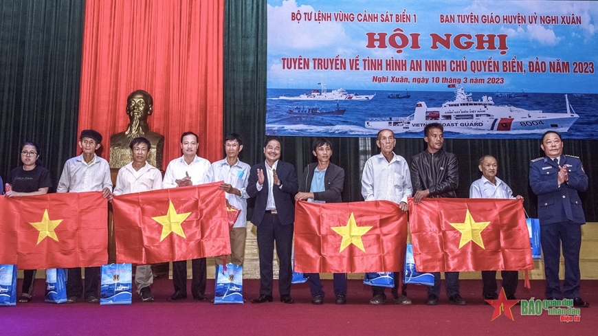 Huyện Nghi Xu&acirc;n tăng cường c&ocirc;ng t&aacute;c tuy&ecirc;n truyền về biển, đảo